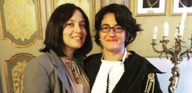 Manuela Magalhães (esq.) e sua advogada, Susanna Schivo, comemoram decisão da Justiça italiana  - Susanna Schivo 
