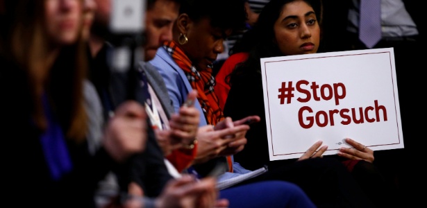 6.abr.2017 - Público acompanha votação sobre a indicação de Neil Gorsuch à Suprema Corte, em Washington - Eric Thayer/Reuters