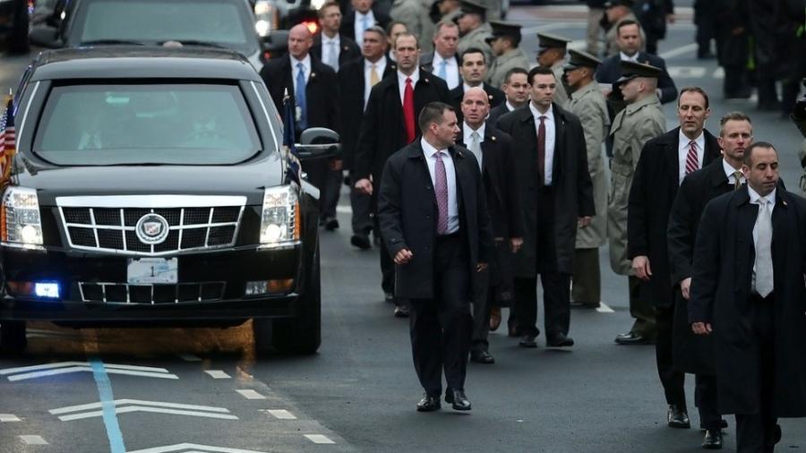 Agentes protegem veículo presidencial de várias formas - Getty Images