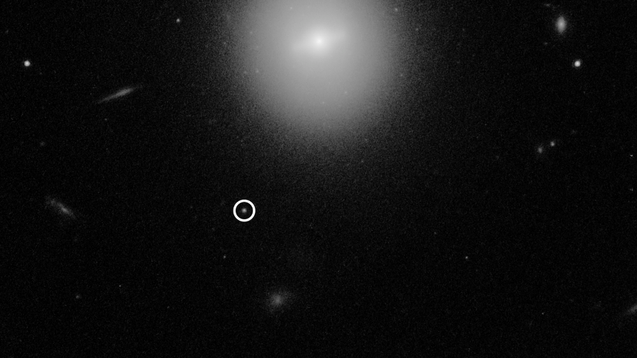 Registro do buraco negro intermediário, circulado na foto - NASA