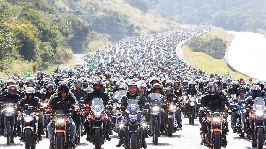 12.jun.2021 - Presidente Jair Bolsonaro participou de motociata Acelera pra Jesus, em São Paulo - Alan Santos/PR