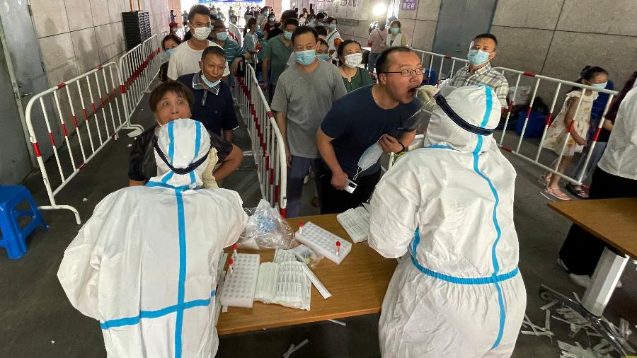 China monitora surto de casos da covid em Jiangsu; mais de 9 milhões de pessoas na capital da província estão confinadas - Costfoto/Barcroft Media via Getty Images