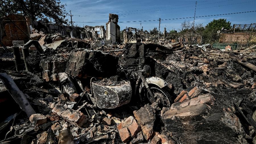 27.ago.22 | Casas destruídas por ataque militar russo na cidade ucraniana de Orikhiv - STRINGER/REUTERS