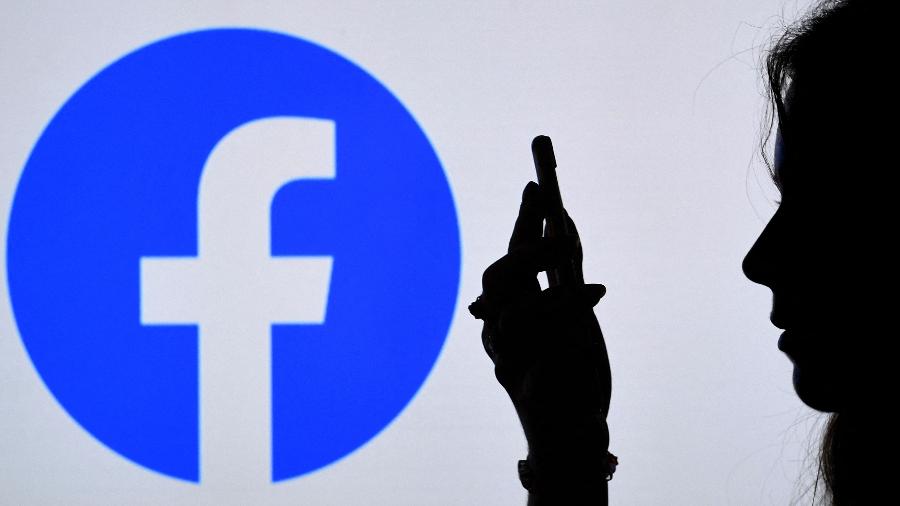 Empresa dona do Facebook afirmou que contas eram usadas para divulgar mensagens pró-governo e desacreditar opositores. - OLIVIER DOULIERY / AFP
