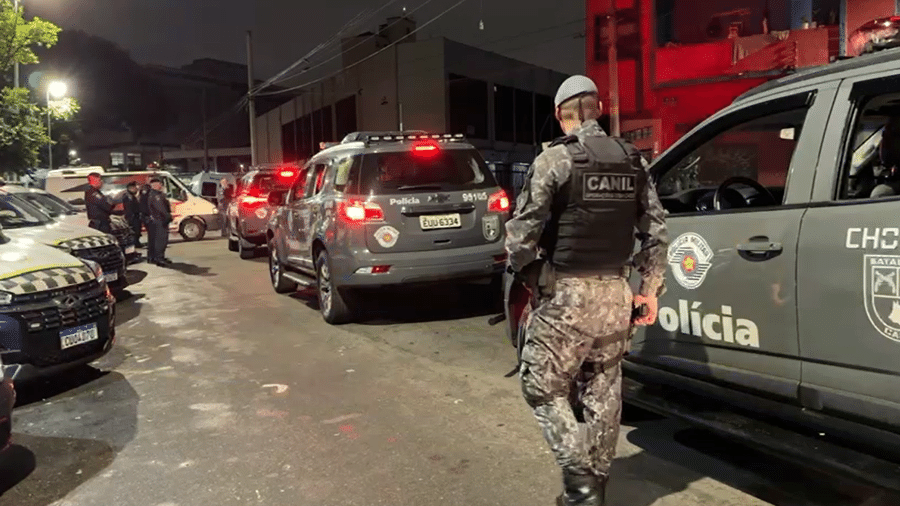 Agentes da Polícia Militar e da Guarda Civil Metropolitana durante operação no centro de São Paulo