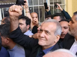 Moderado Masoud Pezeshkian é eleito novo presidente do Irã