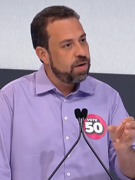 O candidato Guilherme Boulos (PSOL), durante sabatina UOL/Folha/RedeTV - Reprodução/ UOL