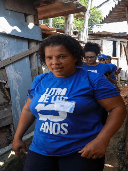 Ediléia Ely é moradora da ocupação Anchieta há mais de dez anos; ela é embaixadora da Litros de Luz na comunidade