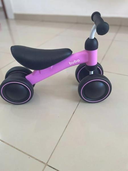 Este modelo de bike infantil estimula o equilíbrio das crianças