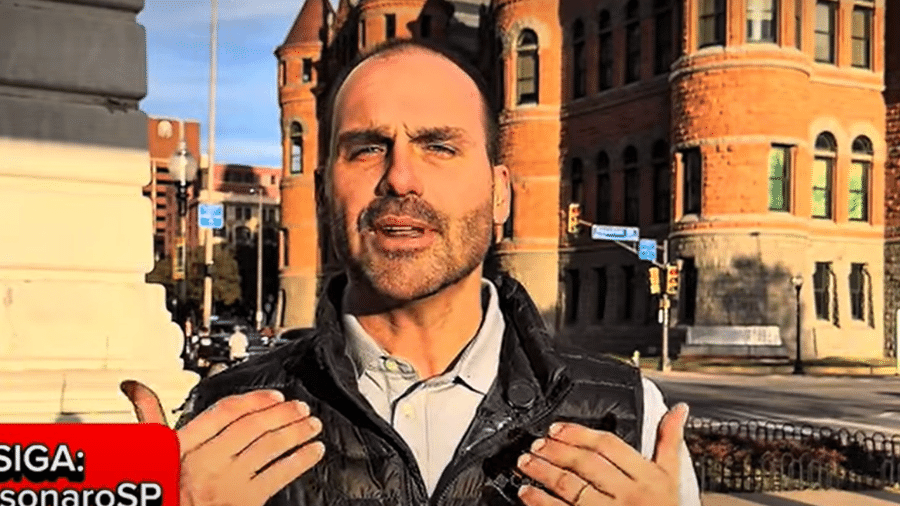 Eduardo Bolsonaro anunciou licença em vídeo publicado nas redes - Reprodução/YouTube