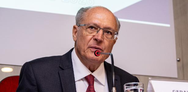 Alckmin diz que deixa ministério em abril, mas segue como vice de Lula