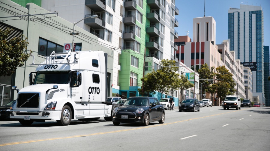 Caminhão autônomo da Otto, subsidiária da Uber, já está quase pronto para ser comercializado e chegou a fazer o transporte de 2.000 caixas de cerveja em percurso de 200 quilômetros no fim do ano passado - Ramin Rahimian/The New York Times