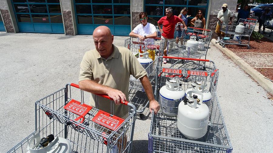 Moradores da Flórida, se preparam para a chegada do Furacão Dorian - Gerardo Mora/Getty Images/AFP 