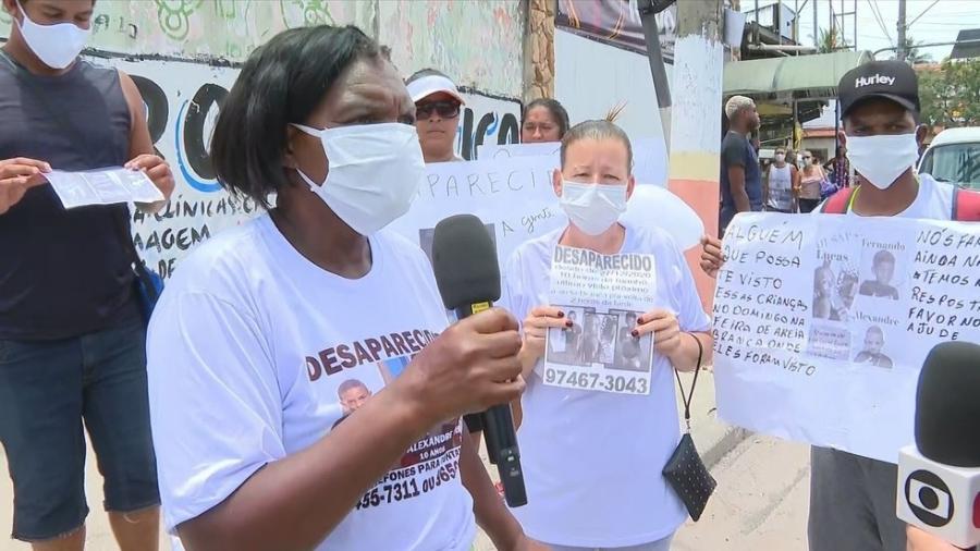 5.jan.2021 - Sílvia Regina da Silva, avó de dois meninos desaparecidos em Belford Roxo, em protesto em frente ao MP - Reprodução/TV Globo