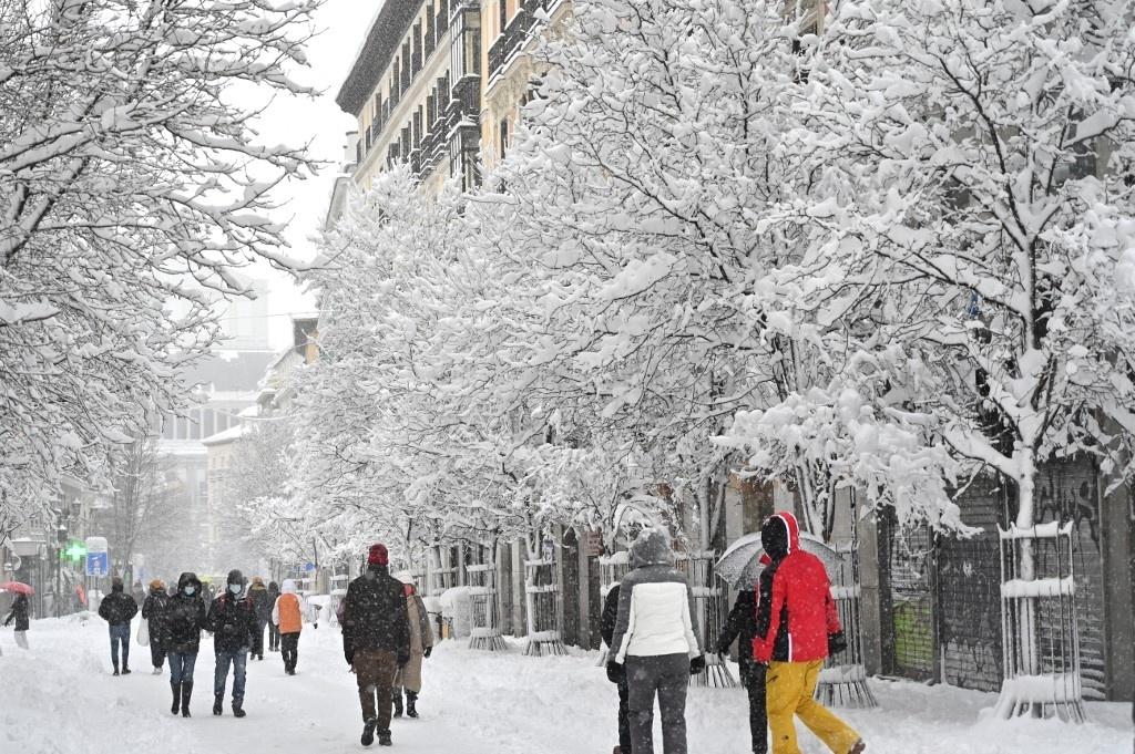 Featured image of post Imagens De Neve Em Madrid : Nordeste dos estados unidos está a ser tingido por uma forte tempestade de neve.