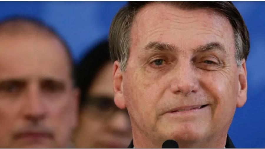 Jair Bolsonaro voltou a dizer que o Bolsa Família receberá reajuste de pelo menos 50% até novembro - Eraldo Peres/AP Photo