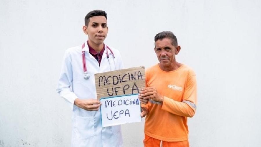 Ageu Salgado dos Santos, 21, comemora aprovação em medicina na UFPA ao lado do pai, o gari Messias dos Santos, 53 - Arquivo pessoal