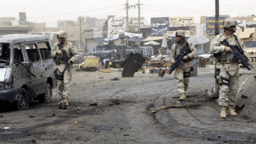 Tropas americanas em Bagdá em 2005; conflito previsto para durar alguns meses se arrastou por anos - AFP