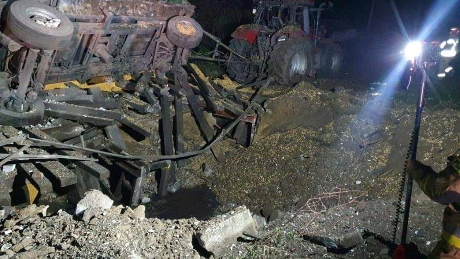 15.nov.22 - Uma visão mostra danos após uma explosão em Przewodow, um vilarejo no leste da Polônia perto da fronteira com a Ucrânia - UGC/REUTERS
