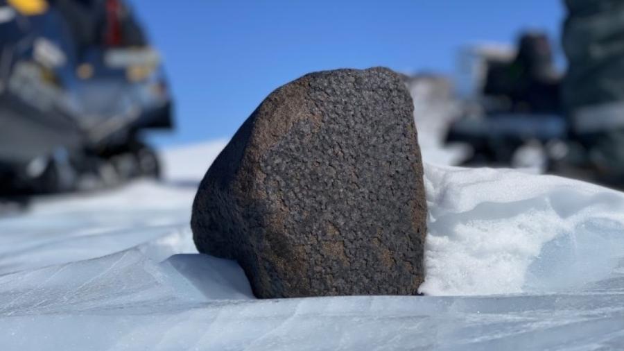 Meteorito raro encontrado na Antártida - Divulgação/ Maria Valdes