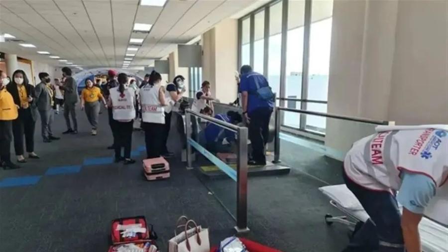 Acidente no aeroporto Don Mueang, na Tailândia, fez mulher perder a perna - Reprodução/Twitter/shanghaidaily