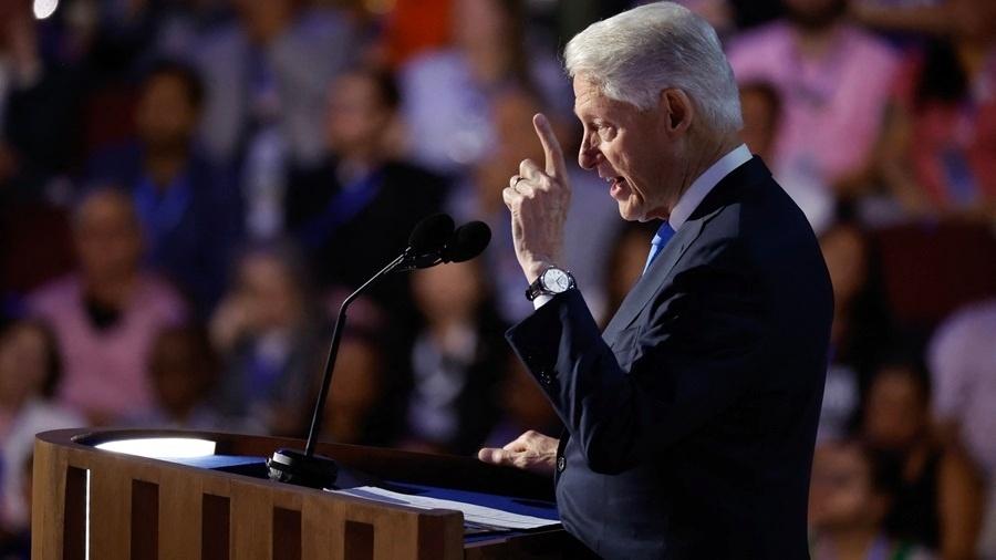 Ex-presidente Bill Clinton discursa na convenção do Partido Democrata, em Chicago