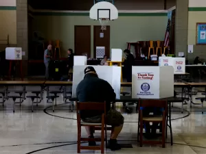 Justiça estende horário de votação em condado da Pensilvânia que registrou falha de software