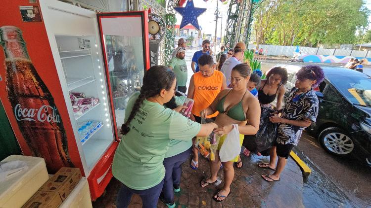 População troca recicláveis por produtos da Coca-Cola e brindes em ponto do 'Recicla, Galera' População troca recicláveis por produtos da Coca-Cola e brindes em ponto do 'Recicla, Galera'