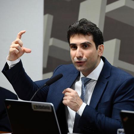 Gabriel Galípolo em audiência da CPI do Crime Organizado
