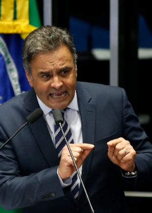 O presidente nacional do PSDB e senador Aécio Neves discursa do Senado - Pedro Ladeira/Folhapress