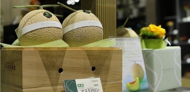 Em 2016, dois melões colhidos na cidade de Yubari, no norte do país, foram vendidos em um leilão por US$ 27 mil (R$ 84,2 mil) - Alfie Goodrich/BBC