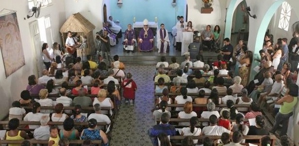24.12.2011 - Missa de Natal na Paróquia Nossa Senhora da Boa Viagem, na Rocinha - Divulgação/Governo do Estado do Rio de Janeiro