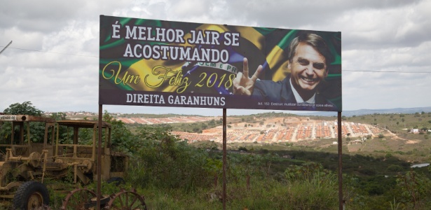 Além dos outdoors na Bahia, há outros de Bolsonaro espalhados pelo país, como esse em uma rodovia de Pernambuco