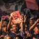 Manifestantes pró-Lula se dirigem ao Sindicato dos Metalúrgicos do ABC, em São Bernardo do Campo, para apoiarem o ex-presidente após o juiz Sérgio Moro autorizar um mandado de prisão contra ele - Rahel Patrasso/Xinhua