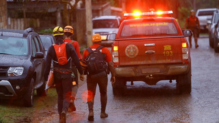 17.fev.2019 - Trabalho de buscas por vítimas após o rompimento de barragem da Vale em Brumadinho (MG) - Christyam de Lima/Estadão Conteúdo