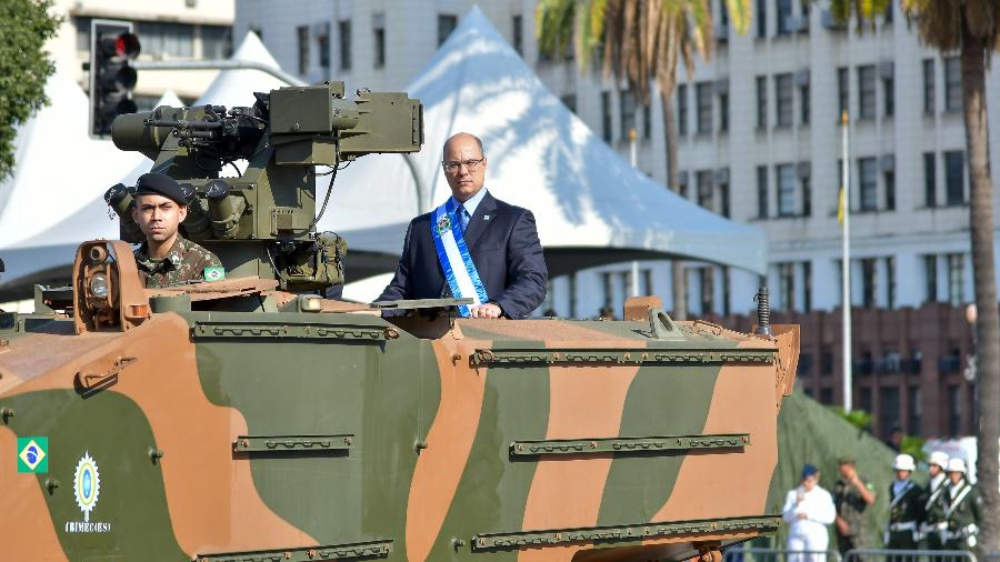 Governador Wilson Witzel participa do desfile de 7 de Setembro em cima de tanque de guerra - THIAGO RIBEIRO/ AGIF/ ESTADÃO CONTEÚDO