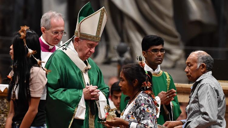 Grupo de Londrina minimiza crítica ao papa Francisco, mas ele está na mira de ultraconservadores - Tiziana Fabi/AFP
