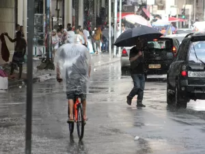 Previsão do tempo aponta dia chuvoso hoje (05) para Taboão da Serra (SP)