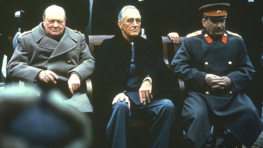 Winston Churchill, Franklin Roosevelt e Joseph Stálin eram os "Três Grandes" que se reuniram em Yalta para definir o mapa de influências da Europa no pós-guerra - Getty Images