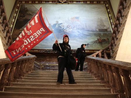 06 jan. 2021 - Manifestantes apoiadores do presidente dos Estados Unidos, Donald Trump, invadem Congresso - Win McNamee/Getty Images