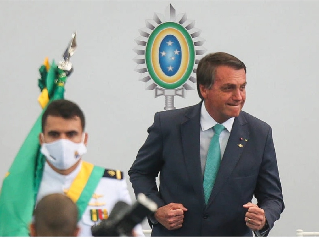 Humilhações impostas por Bolsonaro afastam-no da ala pensante do generalato