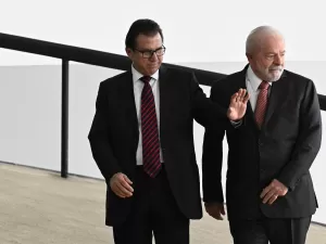 Avanço na extrema direita na UE é alerta ao Brasil, diz ministro de Lula