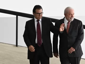 Avanço na extrema direita na UE é alerta ao Brasil, diz ministro de Lula