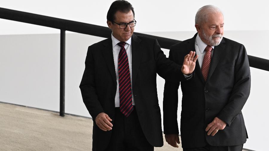 18.jan.23 - Lula com o ministro do Trabalho, Luiz Marinho  - MATEUS BONOMI/ESTADÃO CONTEÚDO