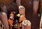 Homem cai em buraco de 4 metros em construção de edifício em MG - Divulgação/Corpo de Bombeiros