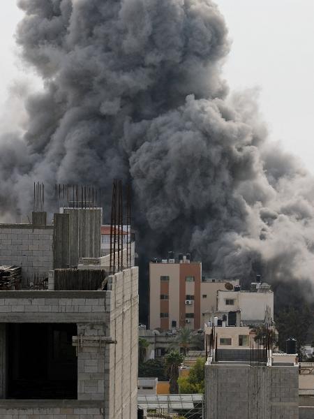 9.out.2023 - Fumaça é vista no horizonte da Faixa de Gaza após retaliação de Israel