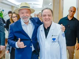 Lula recebe alta e é liberado para trabalhar de casa