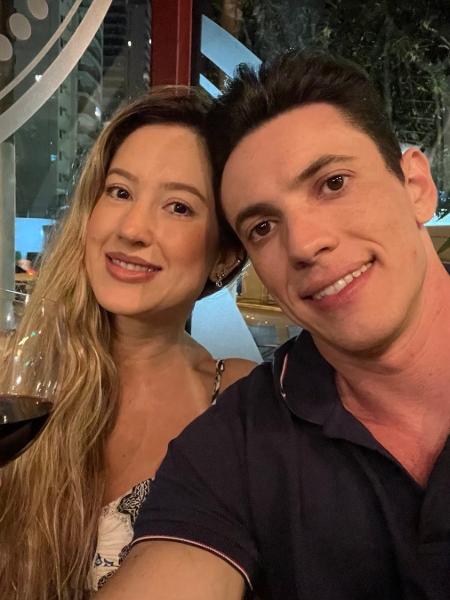 O médico Luiz Garnica e a mulher Larissa Rodrigues, morta; o profissional de saúde e sua mãe foram indiciados pelo envenenamento da professora O médico Luiz Garnica e a mulher Larissa Rodrigues, morta; o profissional de saúde e sua mãe foram indiciados pelo envenenamento da professora