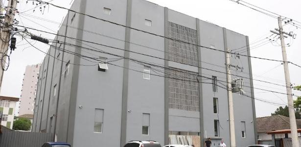 Atendente do IML é preso por fazer transferência com celular de morto em SP