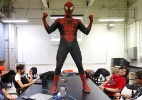 Professor universitário dá aulas vestido como Homem-Aranha no México - Edgard Garrido/Reuters